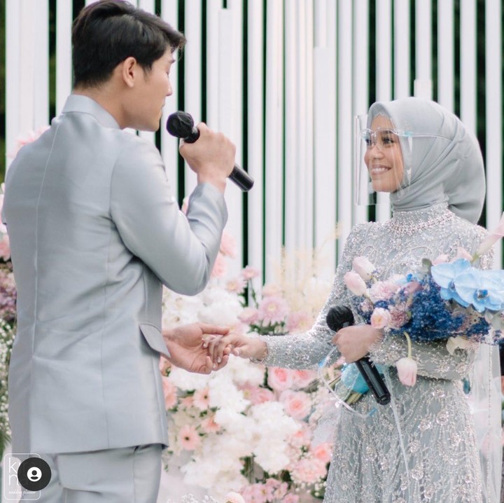 <p>Lesti Kejora dan Rizky Billar mantap melangkah ke pelaminan di usia yang cukup muda. Saat ini Lesti masih berusia 21 tahun, sedangkan Rizky berusia 25 tahun. (Foto: Instagram/@imagenic)</p>