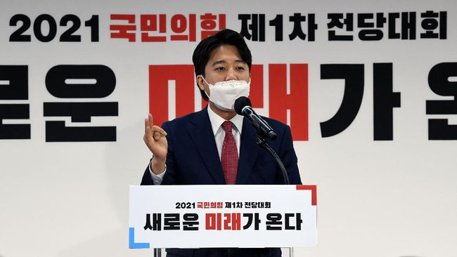Bos Startup Jadi Ketua Partai Termuda dalam Sejarah Korsel Lee jun-seok, seorang pendiri start up pendidikan yang kini berusia 36 menjadi ketua umum partai politik termuda sepanjang sejarah politik di Korea Selatan.