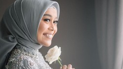 Baju Lamaran Disebut Mirip Dinda Hauw, Ini Kata Lesti Kejora