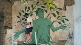FOTO: Neo-muralist Yunani Gunakan Mitologi Gambarkan Pandemi
