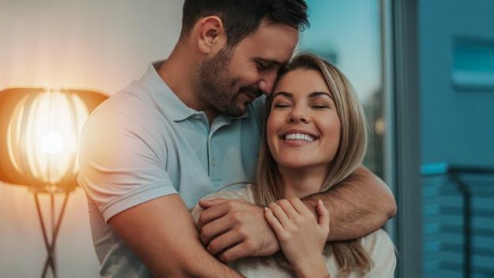 Biar Hubungan Tetap Hangat, Lakukan 5 Tips Ini ke Pasanganmu