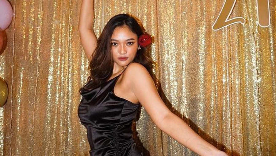 Tengah berbahagia merayakan ulang tahun ke 21, Marion Jola tuai hujatan karena penampilannya. Yuk kita intip bagaimana penampilannya!