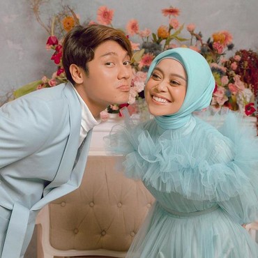 Rizky Billar Cium Kening Lesti Kejora, Netizen Heboh Bahas soal Halal