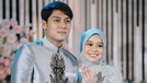 Kabar bahagia datang dari pasangan Rizky Billar dan Lesty Kejora yang baru saja melangsungkan lamaran&period; Yuk kita lihat potretnya&excl;