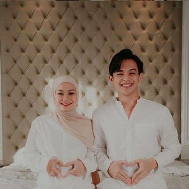 Resmi Jadi Orang Tua, Dinda Hauw & Rey Mbayang Dikaruniai Anak Laki-laki