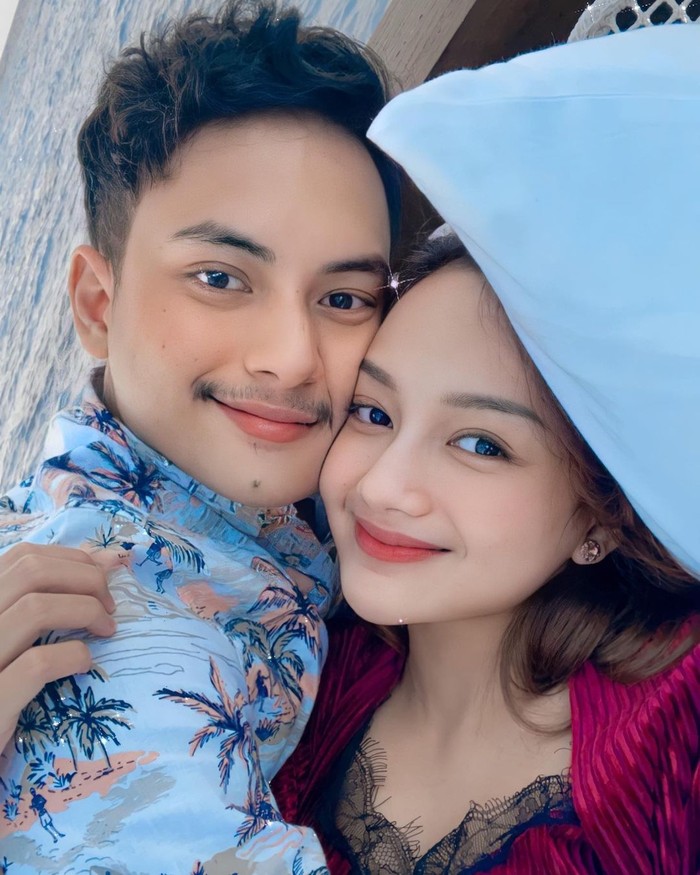 Setelah menggelar prosesi pernikahan, keduanya langsung melanjutkan perjalanan untuk honeymoon. Nanda dan Suami memilih Maldives sebagai destinasi honeymoonnya. (Instagram.com/nandaarsynt)