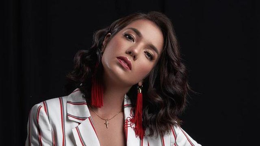 Sheila Marcia kembali disorot setelah penangkapan Anji Eks Drive terkait narkoba. Yuk kita intip potret Sheila!