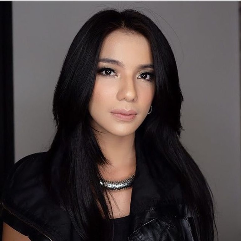 Sheila Marcia Kembali Disorot Sheila Marcia kembali disorot setelah penangkapan Anji Eks Drive terkait narkoba. Yuk kita intip potret Sheila!