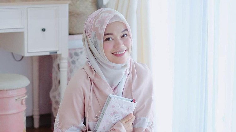 Gaya hijab Ghaida Tsurayya.