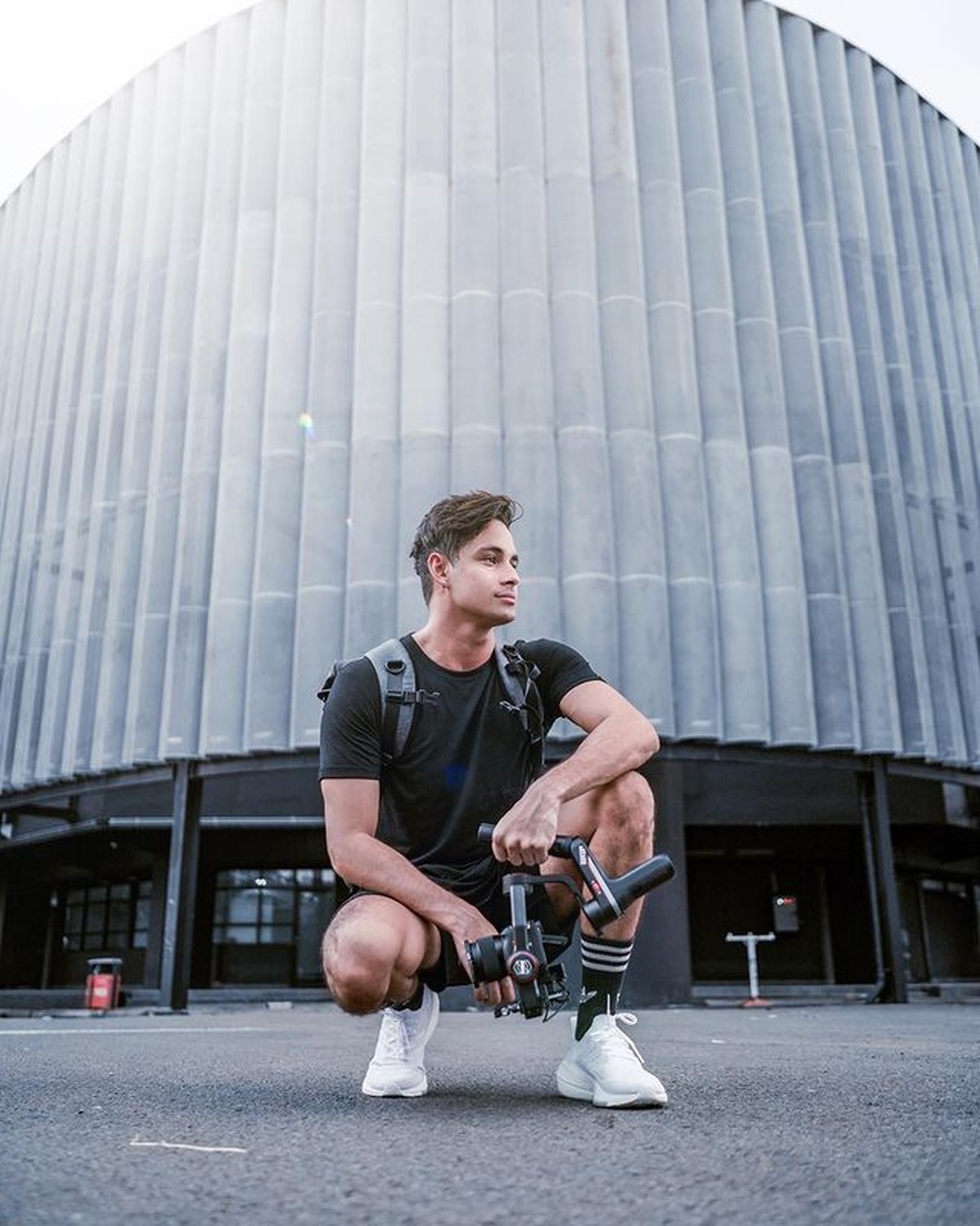 Rachel Vennya dikabarkan tengah dekat dengan seorang pria bernama Salim Nauderer bahkan telah liburan bareng&period; Yuk kita intip sosoknya&excl;