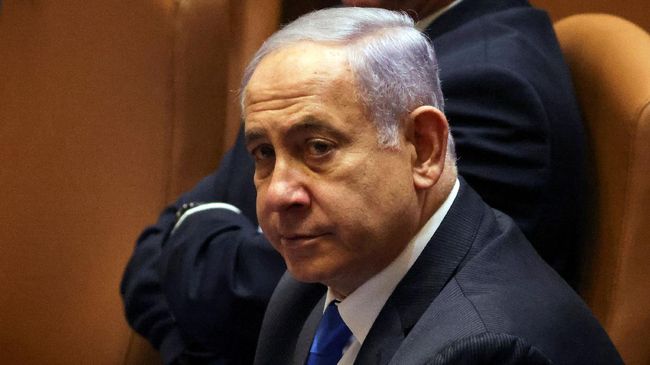 Benjamin Netanyahu kembali disumpah sebagai perdana menteri Israel pada Kamis (29/12) setelah 63 dari 120 suara parlemen menyetujui pemerintahannya.