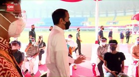 VIDEO: Jokowi Tinjau Vaksinasi Covid-19 di Stadion Bekasi