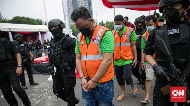 Direktur Tindak Pidana Narkoba Bareskrim Polri Brigjen Mukti Juharsa menyebut 4 WN Malaysia itu mengendalikan dan menjual sabu di Jakarta