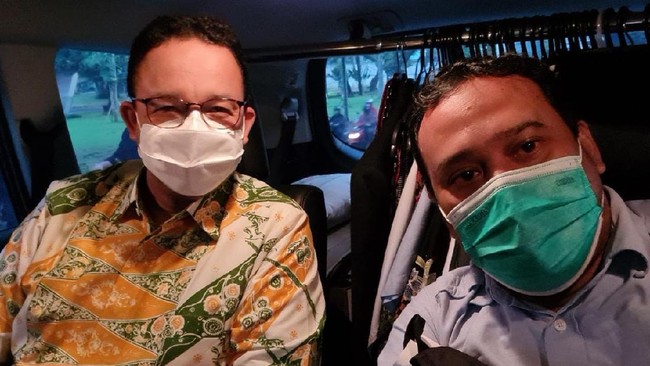 Relawan Anies, Ramli Rahim menyebut Hasan Nasbi tengah mempertontonkan rasa frustasi dengan bertaruh Alphard terkait peluang Anies maju sebagai capres 2024.