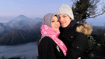 img-title Atta Halilintar Ngeluh Capek Berantem sama Aurel Hermansyah, Ada Apa?