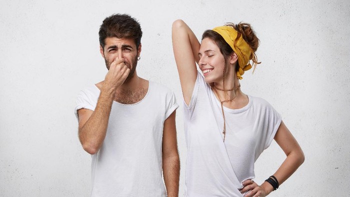 Nggak Pakai Ribet, Inilah 3 Cara Sederhana Mengatasi Bau Badan!