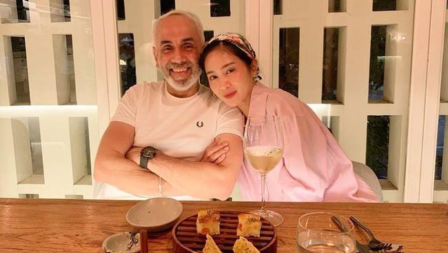 Bunga Zainal Unpacking Bed Matters with Her 18 -Year -Old Husband