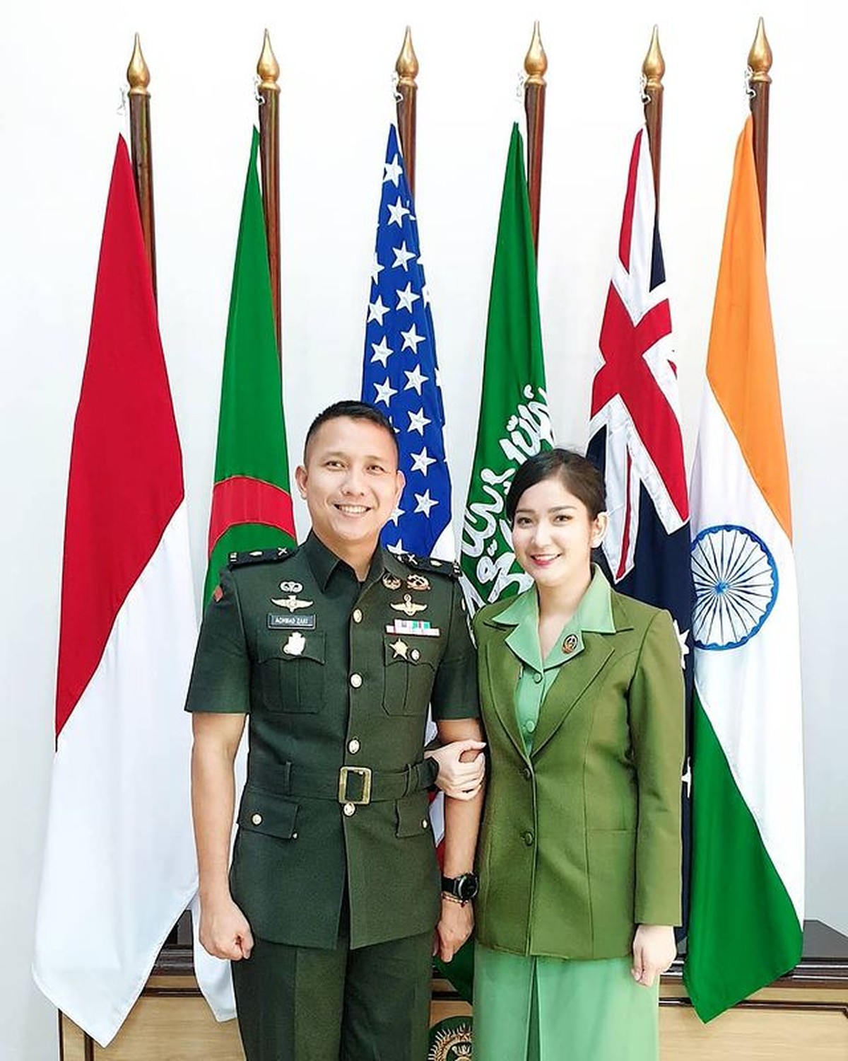 Inilah deretan artis cantik yang dipersunting oleh Polisi dan TNI&period; Yuk simak siapa saja mereka&quest;