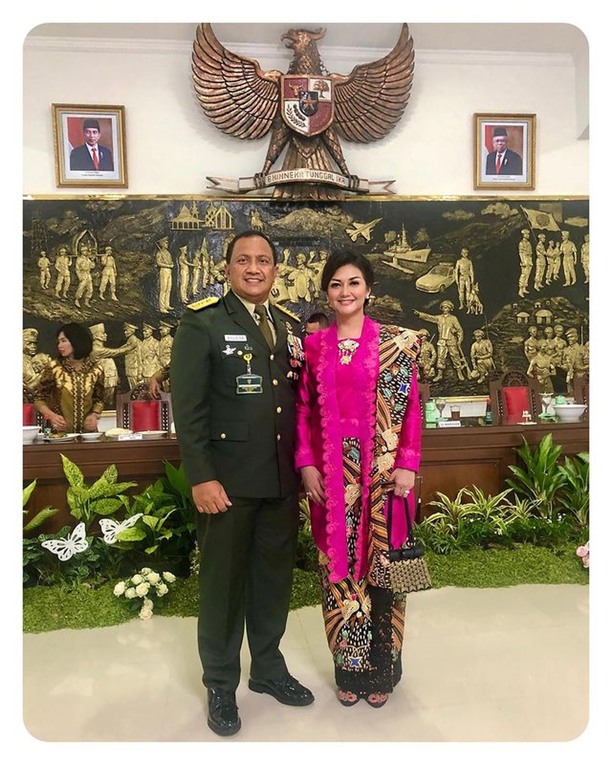 Inilah deretan artis cantik yang dipersunting oleh Polisi dan TNI&period; Yuk simak siapa saja mereka&quest;