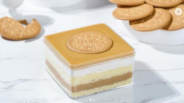 Suka Makanan Manis? Cicipi Dessert Box yang Lagi Viral!