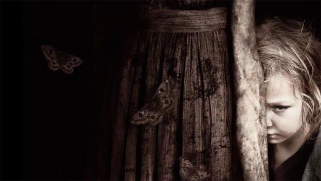 Sinopsis film horor Mama mengisahkan dua anak perempuan yang terlantar di hutan.