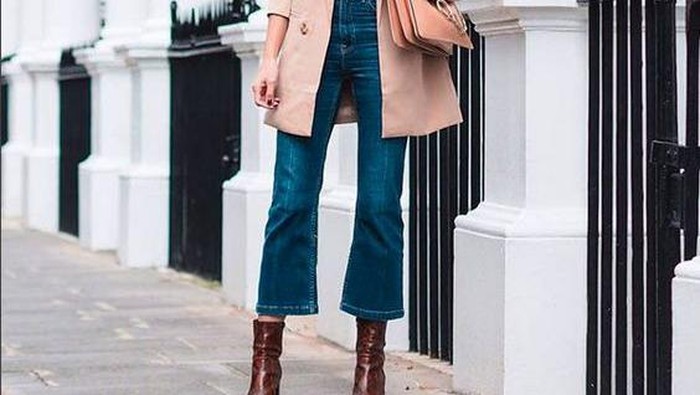 5 Tips Pakai Cropped Flare Jeans Agar Penampilan Lebih Stylish