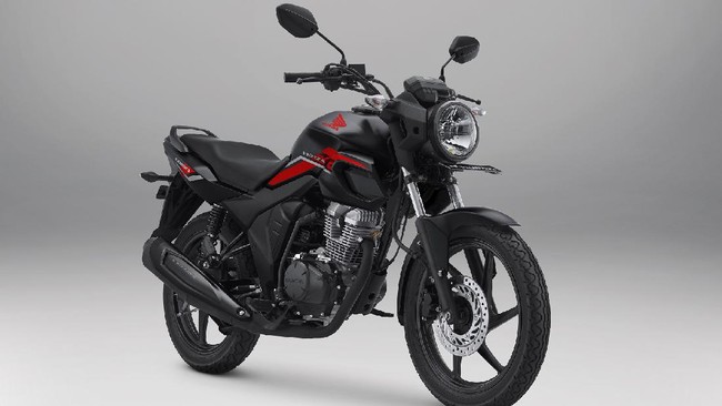 Motor sport termurah Honda CB150 Verza mendapatkan penyegaran, terdapat lampu baru berbentuk bulat dan warna serta grafis bodi baru.