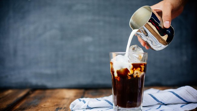 ABC Gourmet Syrup memberikan variasi rasa yang menarik dan unik untuk menikmati menikmati es kopi.