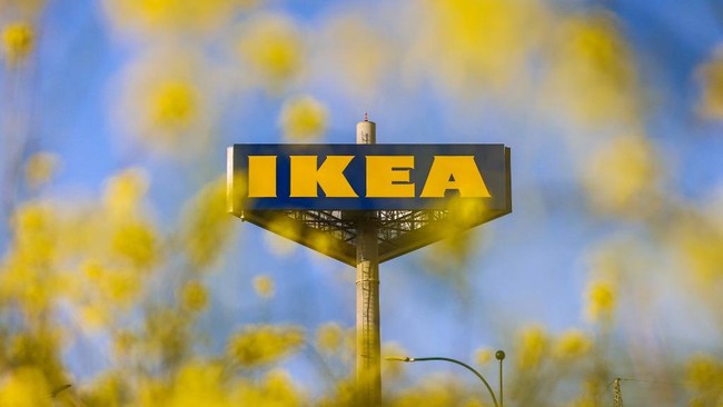 IKEA akan hengkang dari Rusia. Pabrik IKEA akan dijual ke dua perusahaan lokal setelah mendapat izin pemerintah Rusia.