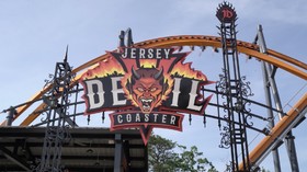 Roller Coaster 'Setan' Setinggi Gedung 13 Lantai Resmi Dibuka
