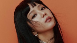 8 Potret Jisoo BLACKPINK Pakai Makeup Bold ala Korea yang Bikin Pangling