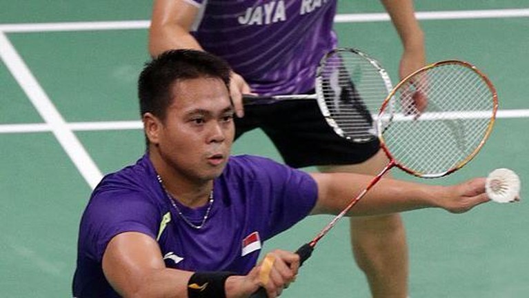 Kabar duka menyelimuti dunia olahraga Tanah Air, legenda bulutangkis Markis Kido meninggal dunia pada (14/6). Yuk kita kenang aksinya!