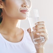 Mitos atau Fakta, Minum Air Dingin Bikin Gemuk?