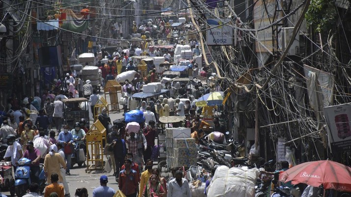 Pelonggaran lockdown di India. (AP/Channi Anand)
