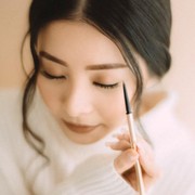 Nggak Nyangka! Coba Rekomendasi Pensil Alis Lokal yang Ternyata Bagus Banget