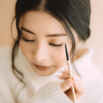 img-title Nggak Nyangka! Coba Rekomendasi Pensil Alis Lokal yang Ternyata Bagus Banget