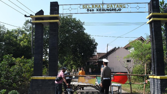 Desa dinyatakan memiliki bagian dalam penanganan pandemi Covid-19, seperti ketetapan berbagai peraturan di desa seperti dalam Instruksi Menteri Dalam Negeri.