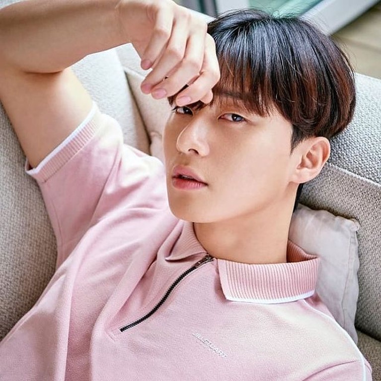 Pesona Park Seo Joon Park Seo Joon dikonfirmasi akan membintangi 'Captain Marvel 2'. Yuk kita intip pesona Park Seo Joon!