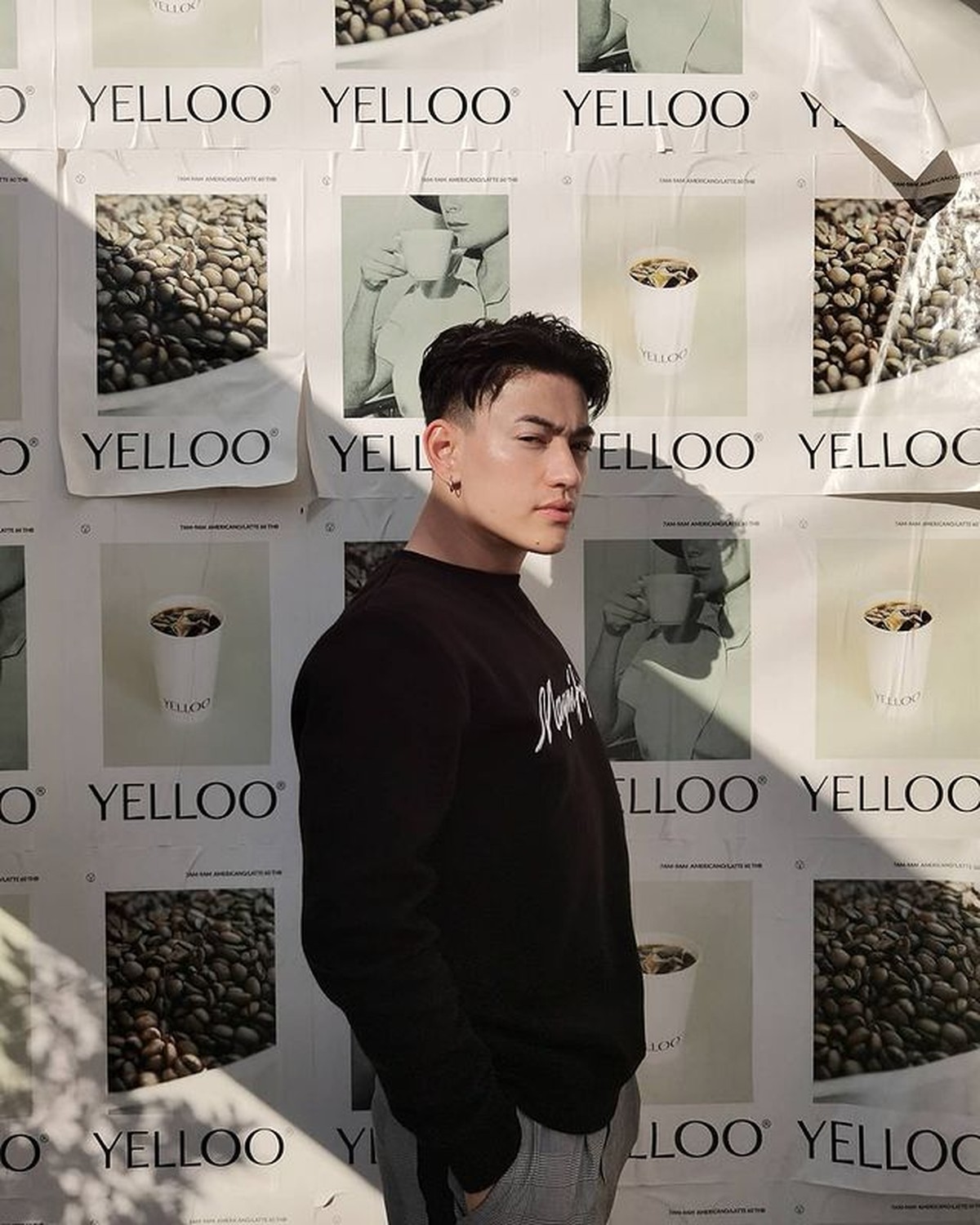 Phurwaryne Keenan atau Zee seleb transgender Thailand keturunan Indonesia sempat jadi perbincangan publik&period; Yuk kita intip sosoknya&excl;