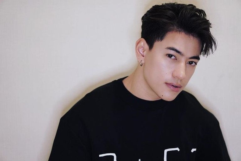 Phurwaryne Keenan atau Zee seleb transgender Thailand keturunan Indonesia sempat jadi perbincangan publik. Yuk kita intip sosoknya!