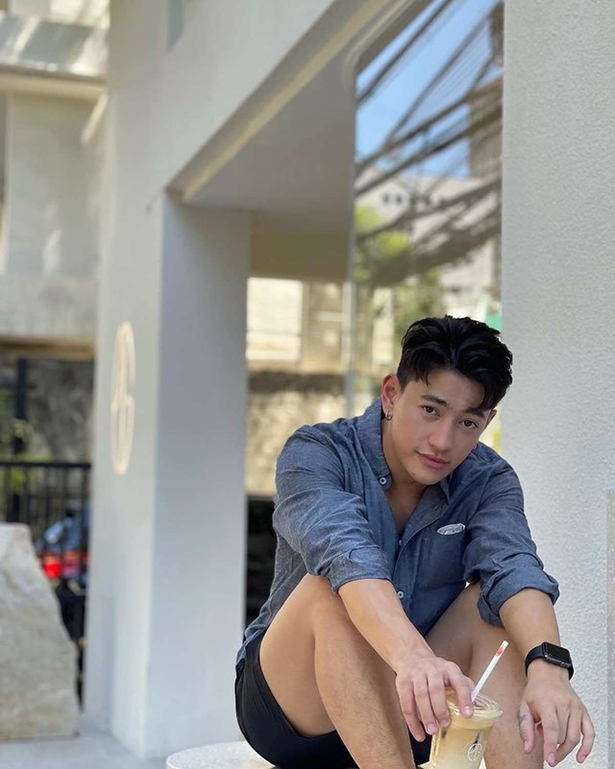 Phurwaryne Keenan atau Zee seleb transgender Thailand keturunan Indonesia sempat jadi perbincangan publik&period; Yuk kita intip sosoknya&excl;