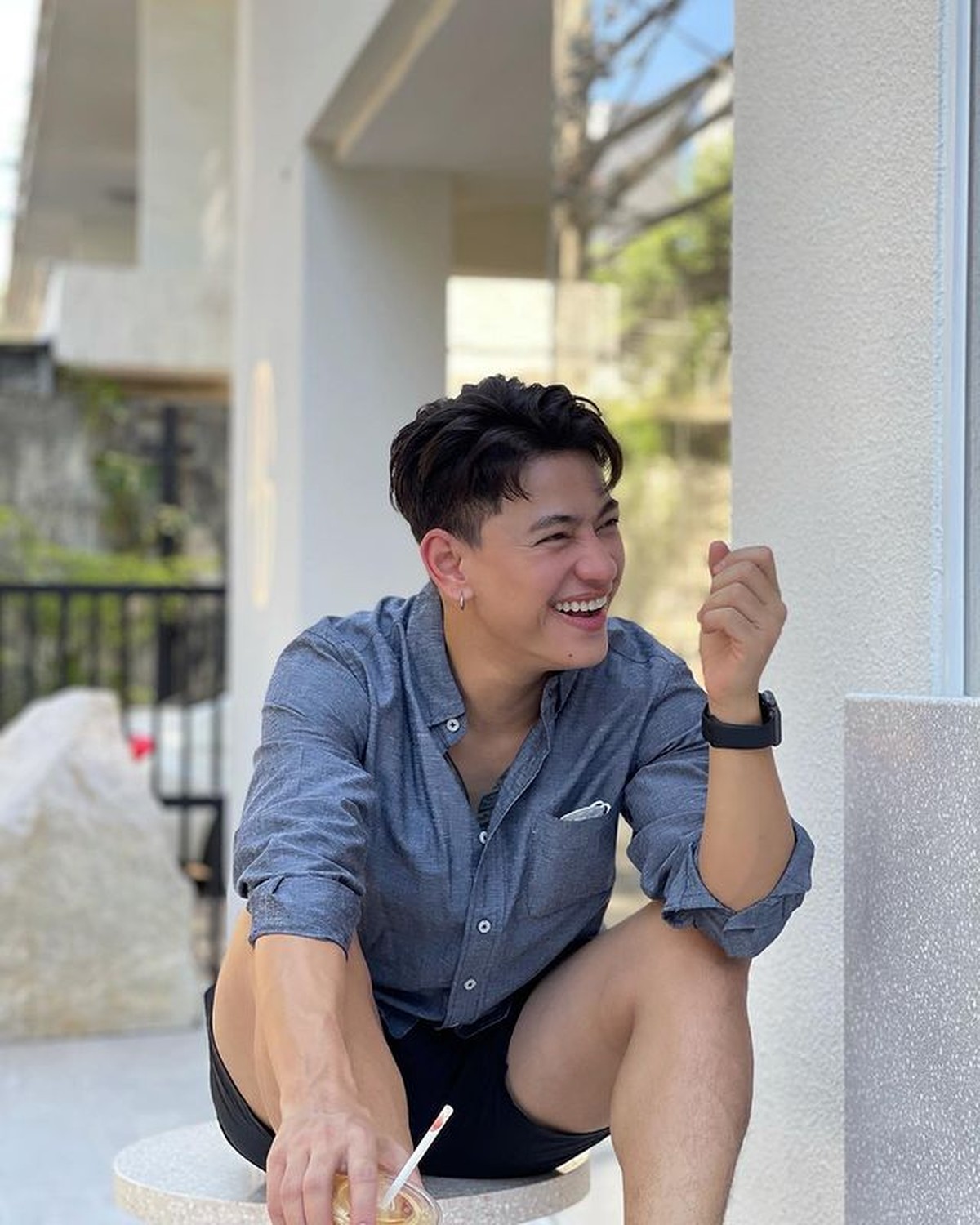 Phurwaryne Keenan atau Zee seleb transgender Thailand keturunan Indonesia sempat jadi perbincangan publik&period; Yuk kita intip sosoknya&excl;