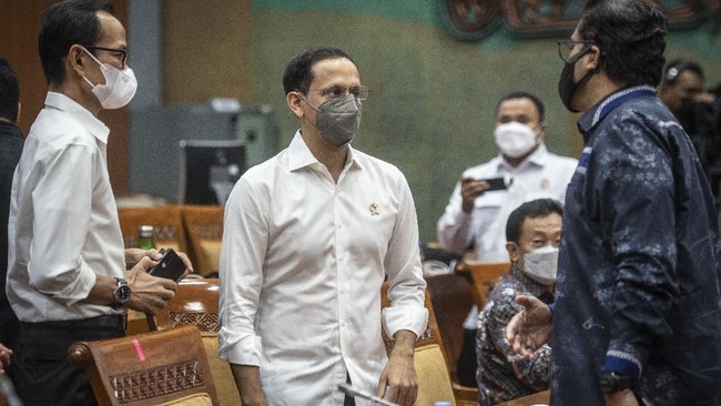 DPR Komisi X akan memanggil Nadiem pada Jumat ini guna membahas Permendikbud mengenai kekerasan seksual di kampus yang memancing polemik.