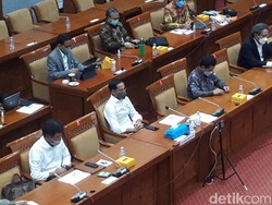 Komisi X DPR Desak Nadiem Juga Tolak Wacana Pajak Sekolah