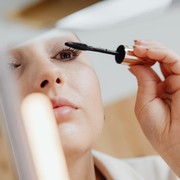 Bikin Lentik dan Hasil Natural, Ini 6 Rekomendasi Maskara Terbaru dari Brand Lokal!