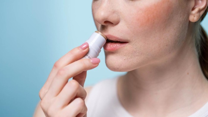 Bikin Lembap dan Berwarna, Ini 6 Rekomendasi Tinted Lip Balm dari Brand Lokal!