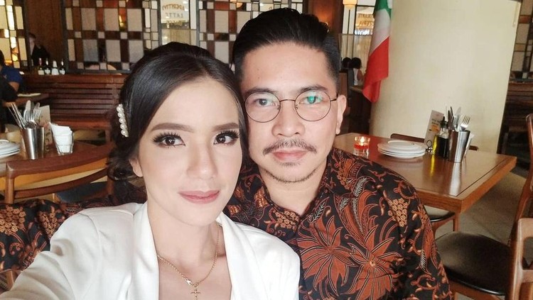 Sheila Marcia dan Suami