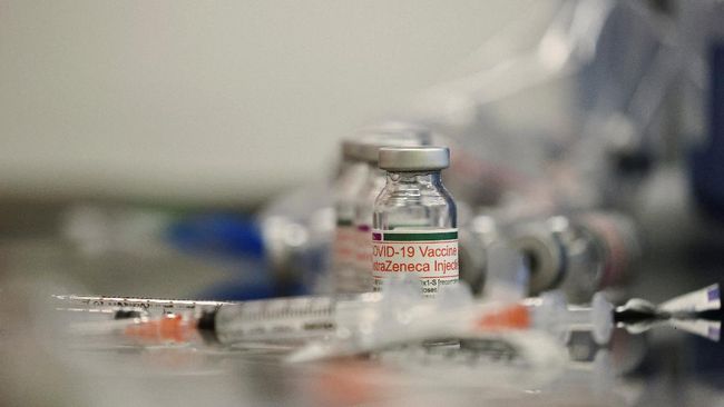 Bukan hanya 450 ribu dosis vaksin AstraZeneca dari pemerintah Belanda, pada Kamis ini Indonesia juga kedatangan 1,5 juta dosis vaksin Pfizer yang telah dibeli.