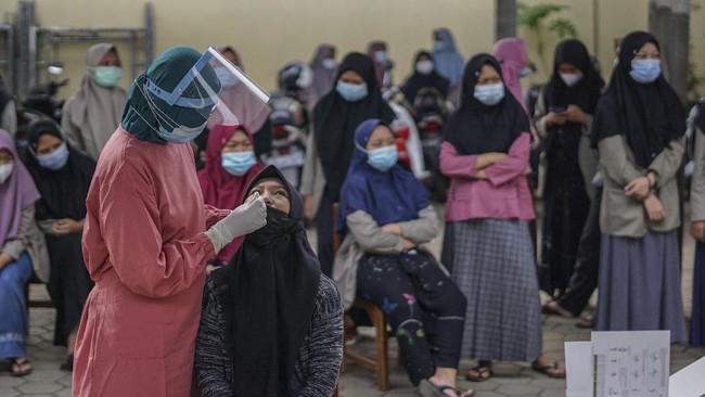 Data lonjakan kasus Covid-19 pekan ini menunjukkan kenaikan pertambahan kasus tertinggi didominasi oleh seluruh provinsi di Jawa.