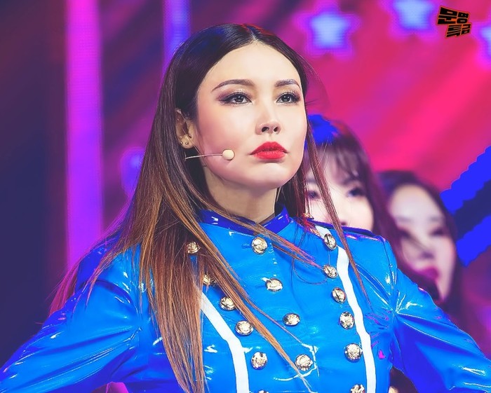 Tidak cuma Kahi, Bekah yang kembali ke Hawai setelah keluar dari After School juga rela terbang jauh-jauh ke Korea. Sudah beberapa tahun berlalu, Bekah tetap memukau dengan kemampuan rap nya / foto: twitter.com/OfficialASDaze